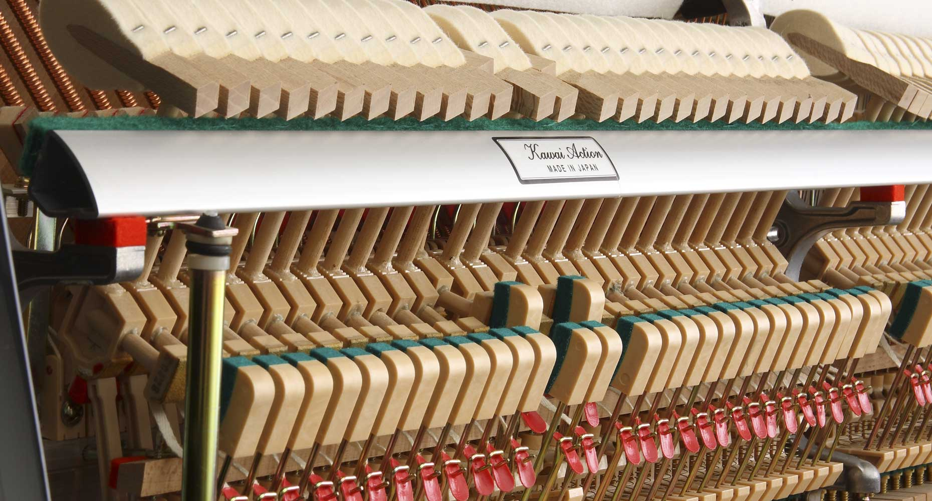 Detalle de mueble continental Piano Kawai K-15E